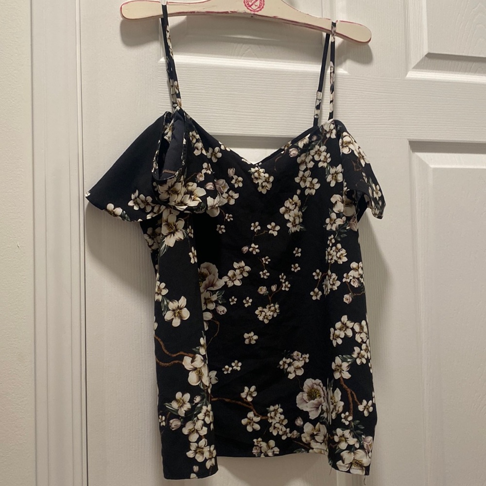 Forever 21 floral V-neck tank with a ruffle sleeve